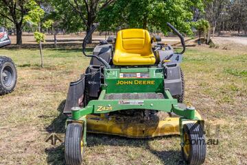 John Deere Zero turn Lawn Mower