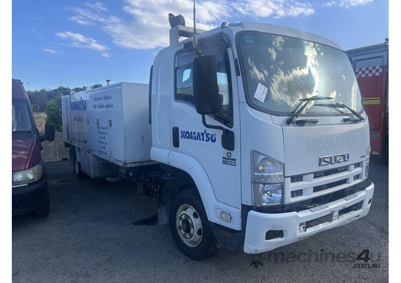 2012 Isuzu FRR600 Service Body