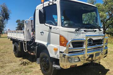 Hino FT1022 500 Series 4x4 PTO Tipper/Crane Truck. Ex National Parks.