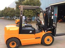 Agrison Forklift + 3.0T + 3 Stage Container Mast + - picture0' - Click to enlarge