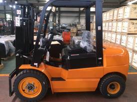 Agrison Forklift + 3.0T + 3 Stage Container Mast + - picture2' - Click to enlarge