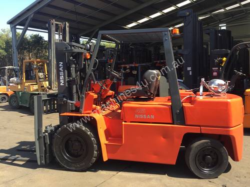 NISSAN FORKLIFT 4.5 Ton Wide Carriage 4.3m Lift 