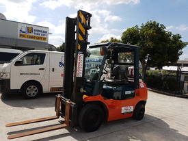 Toyota 42-7FG25 Counterbalance forklift - picture2' - Click to enlarge