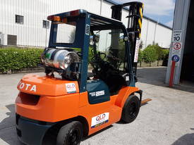 Toyota 42-7FG25 Counterbalance forklift - picture2' - Click to enlarge