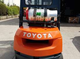 Toyota 42-7FG25 Counterbalance forklift - picture1' - Click to enlarge