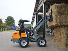 GIANT V452T HD NEW ARTICULATED MINI LOADER - picture0' - Click to enlarge