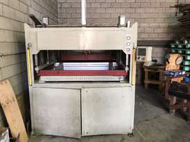 Vacuum Thermo Forming Press - picture0' - Click to enlarge