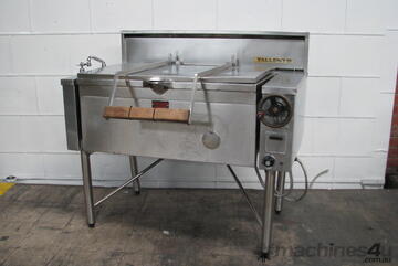 Gas Tilting Bratt Pan 85L