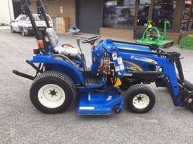 New Holland TC23DA 2WD Tractor - picture2' - Click to enlarge