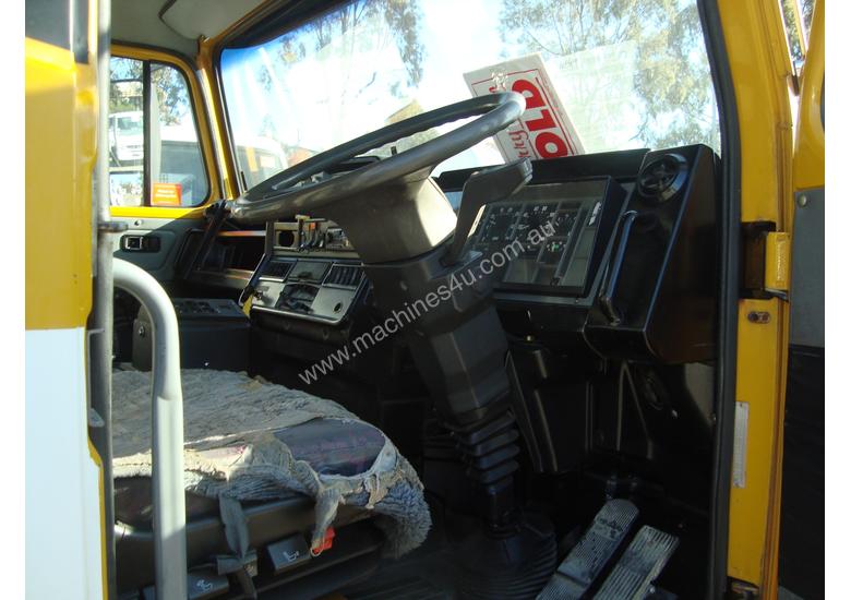 caption Iveco Acco Cab chassis Truck