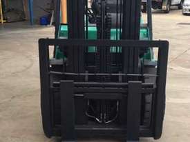 3t Container Forklift - picture0' - Click to enlarge
