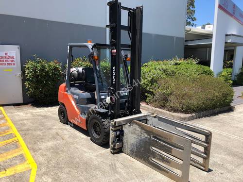 Toyota 2.5 Tonne Forklift with Wool bale clamp & windscreen in good condition.  - Adelaide