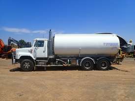 International S-Line 18000 Litre Water Truck - picture0' - Click to enlarge