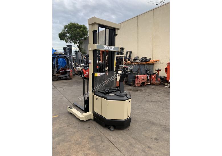 caption Crown Walkie Reach - 6 mtrs lift height - Great battery - Buy or Rent