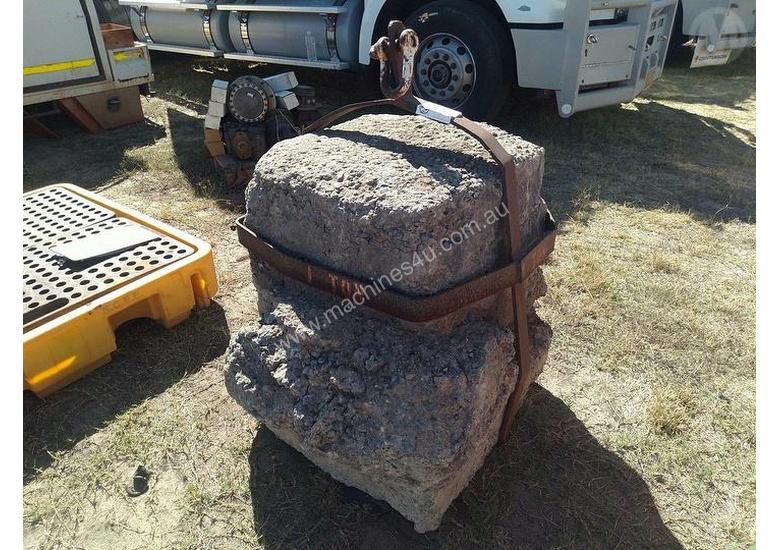 caption Custom 1 Ton Concrete Block