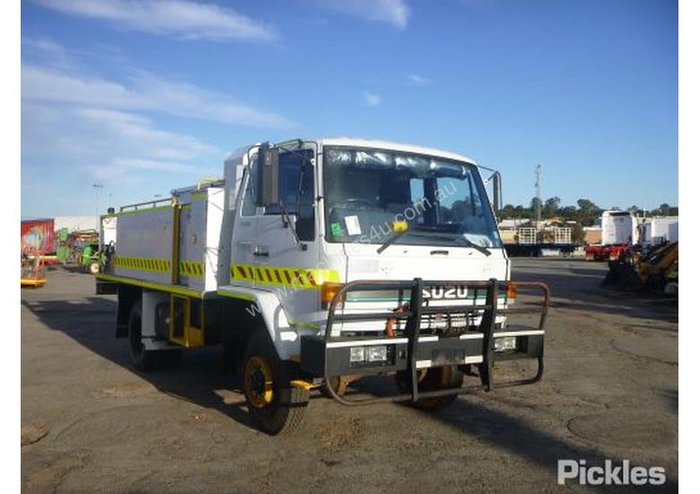 caption 1995 Isuzu FSS500
