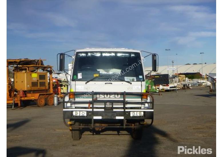 caption 1995 Isuzu FSS500