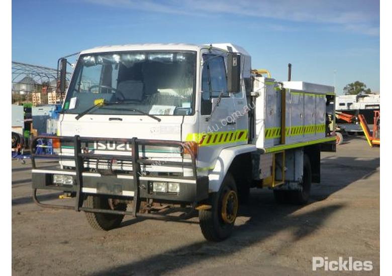 caption 1995 Isuzu FSS500