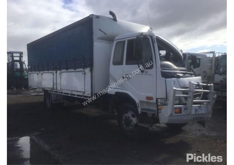 caption 2007 Nissan UD LKA265