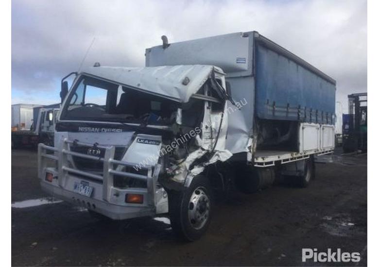 caption 2007 Nissan UD LKA265