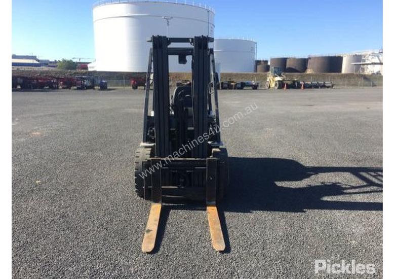 caption 2011 Nissan YG1F2A35U