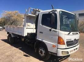 2004 Hino FC4J - picture0' - Click to enlarge