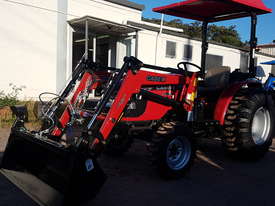 Case IH 37hp 4wd tractor with 4in1 loader - picture0' - Click to enlarge