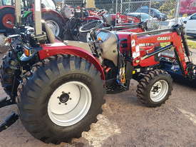 Case IH 37hp 4wd tractor with 4in1 loader - picture1' - Click to enlarge