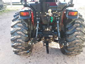 Case IH 37hp 4wd tractor with 4in1 loader - picture2' - Click to enlarge