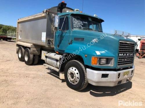 2002 Mack Fleetliner CH