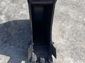 300MM WIDE BUCKET 8 TONNE SYDNEY BUCKETS - picture0' - Click to enlarge