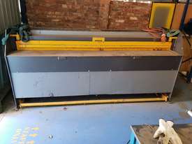 Sheet Metal Guillotine 2470mm x 2mm capacity - picture1' - Click to enlarge