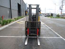 3.2T Battery Electric 3 Wheel Forklift - picture1' - Click to enlarge