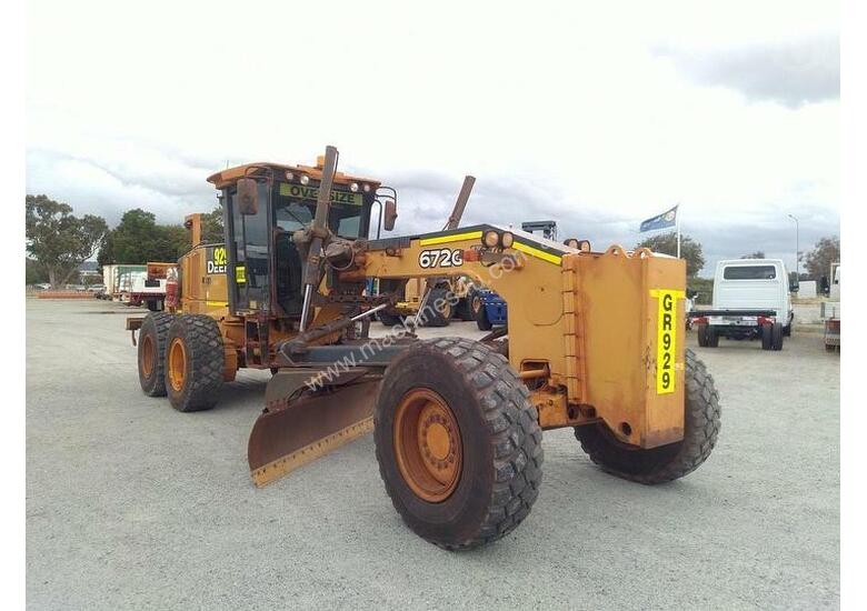 caption John Deere 672G