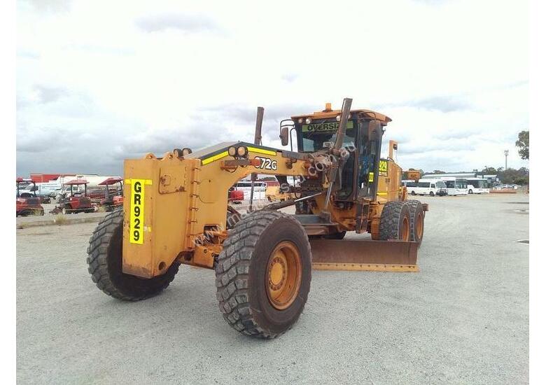 caption John Deere 672G