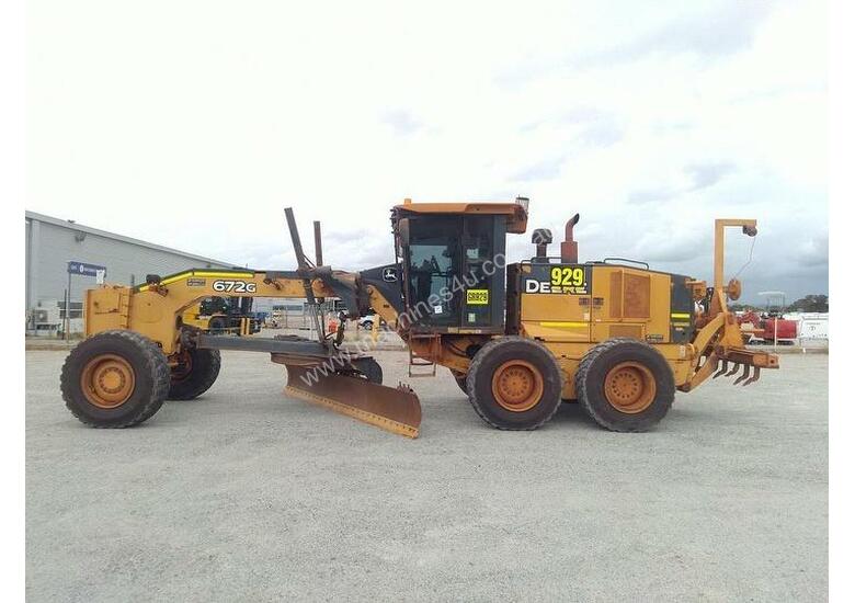 caption John Deere 672G