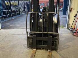 Crown electrical counterbalance forklift truck - picture0' - Click to enlarge