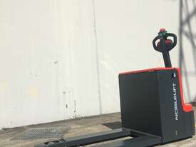 Pedestrian Pallet Truck 2.0t - picture0' - Click to enlarge