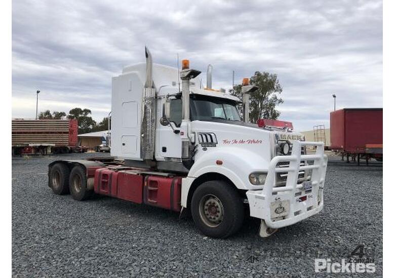 caption 2014 Mack Superliner CLXT