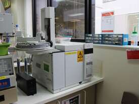 Gas Chromatograph - picture0' - Click to enlarge