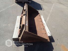 CATERPILLAR SKID STEER LOADER BUCKET - picture0' - Click to enlarge