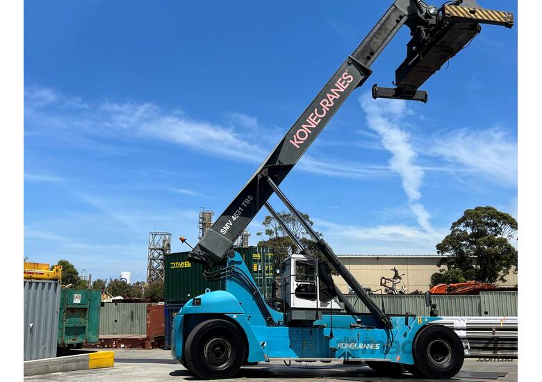 caption 2007 SMV 4531 - Sydney Forklifts - (PS100) 45 Ton Lift