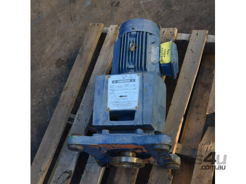 caption LIGHTNIN tank agitator mixer gearbox model LQ220 & ABB Motor 2.2kW