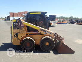 MUSTANG 2044 SKID STEER LOADER - picture0' - Click to enlarge