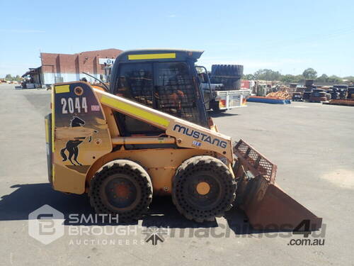 MUSTANG 2044 SKID STEER LOADER