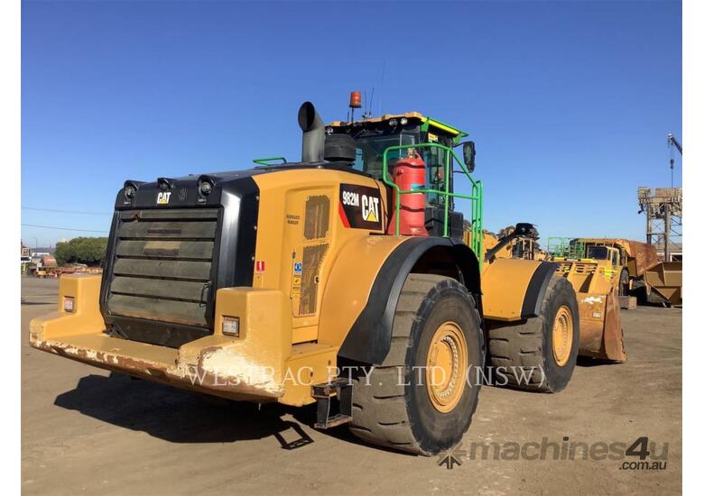 caption CAT 982M Wheel Loaders integrated Toolcarriers