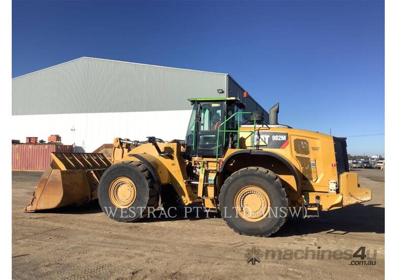 caption CAT 982M Wheel Loaders integrated Toolcarriers