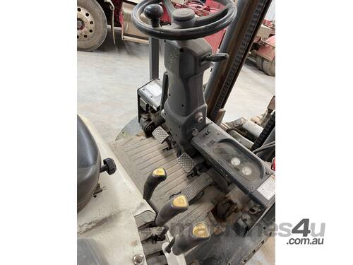 Fork lift with rotator 