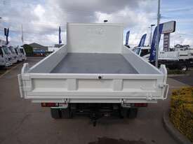 ISUZU NPR - picture2' - Click to enlarge