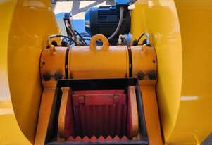 Jaw crusher 150 x 250 on a stand